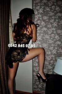 Sevgili Tadında Hizmet Sunan Büyüleyici Escort