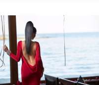 Yabancı Bayan'daki Büyüleyici Kız