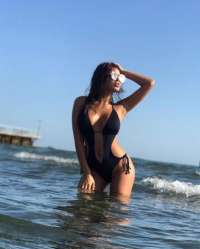 Yabancı Bayan'daki Büyüleyici Kız